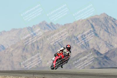 media/Dec-01-2025-Moto Forza (Mon) [[2daa91e15f]]/3-Beginner Group/Session 4 Turn 9/